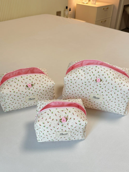 SML 사이즈 구성의 aesthetic 플로럴 파우치 세트 – Flumie